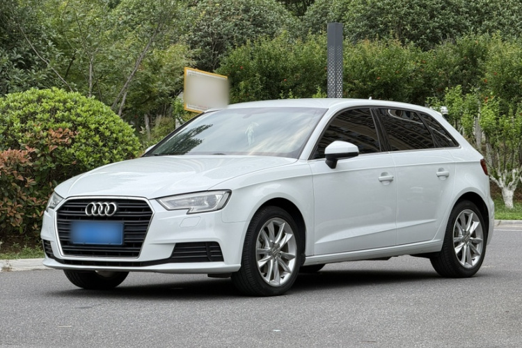 Audi A3 2018 car image #2