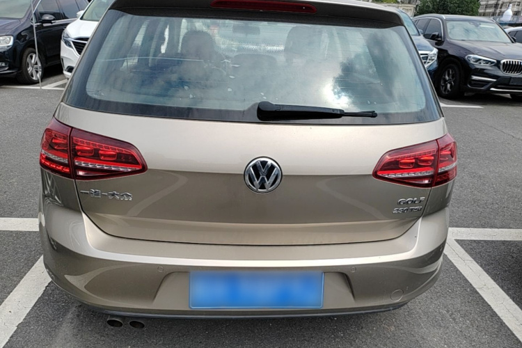 Volkswagen Golf 2017 car image #6