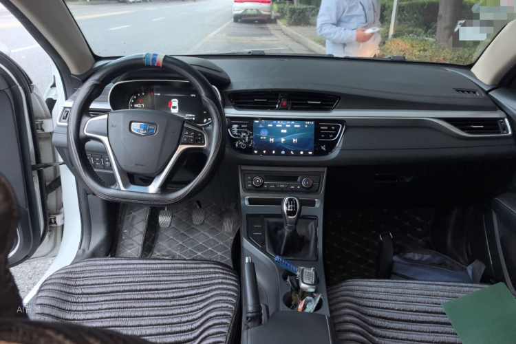 GEELY Emgrand 2018 car image #11