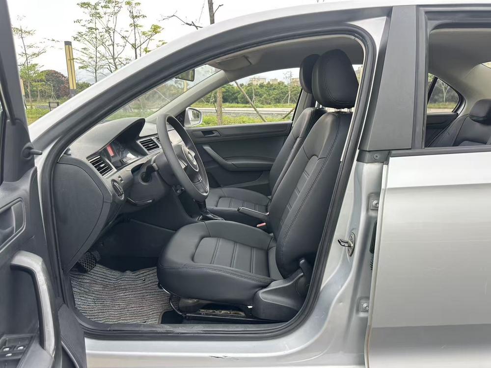 Volkswagen Santana 2013 car image #26