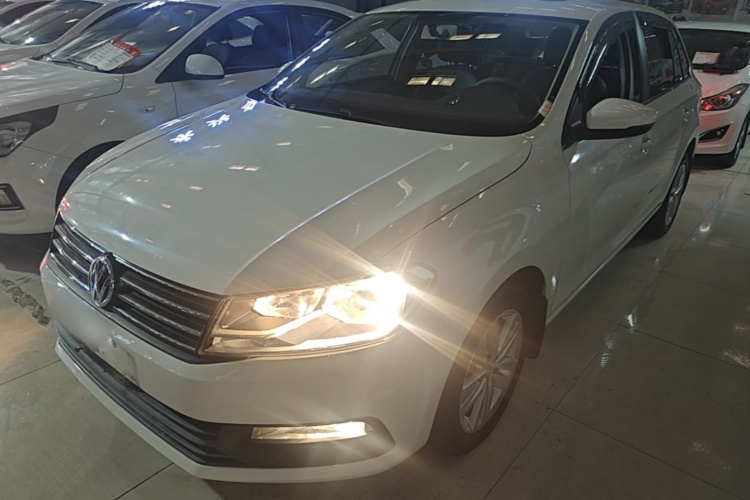 Volkswagen Santana 2015 car image #2