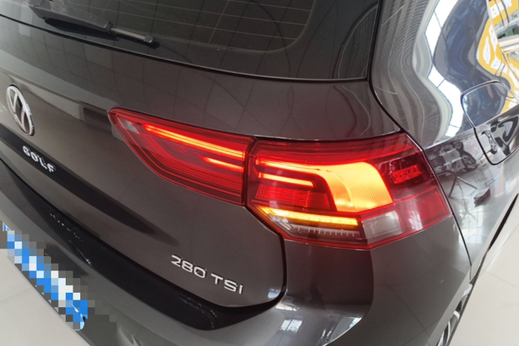 Volkswagen Golf 2023 car image #8