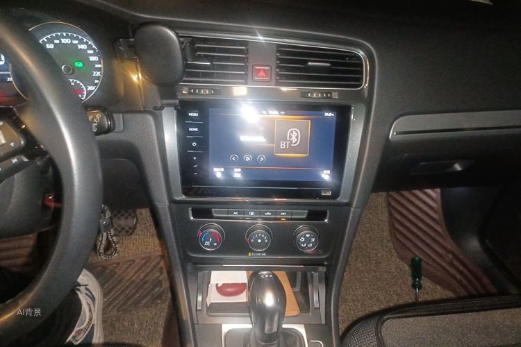Volkswagen Golf 2020 car image #15