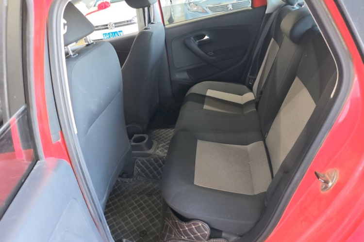 Volkswagen Polo 2017 car image #17
