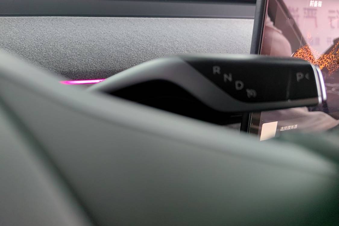 Tesla Model Y 2023 car image #20