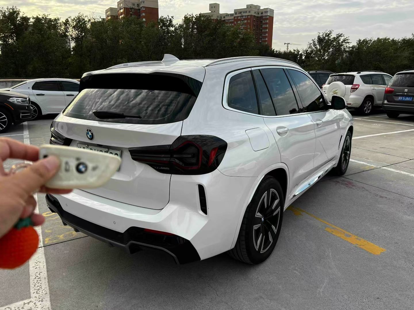 BMW iX3 2025 #4 BMW iX3 2025 car image #4