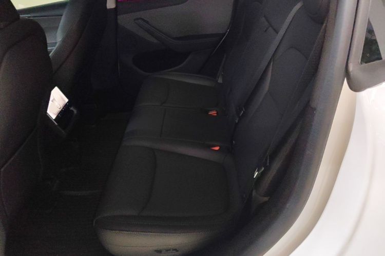 Tesla Model Y 2025 #17 Tesla Model Y 2025 car image #17