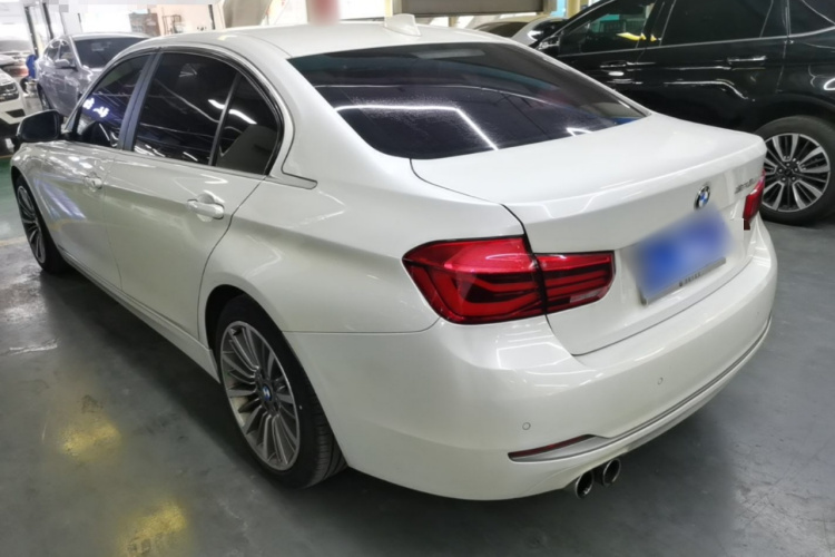 BMW 3 Series 2019 car image #5