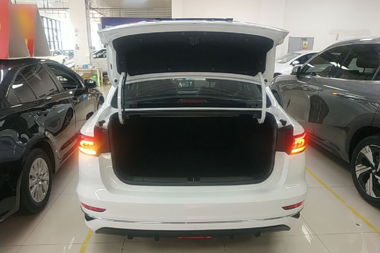 GEELY Emgrand 2023 car image #19