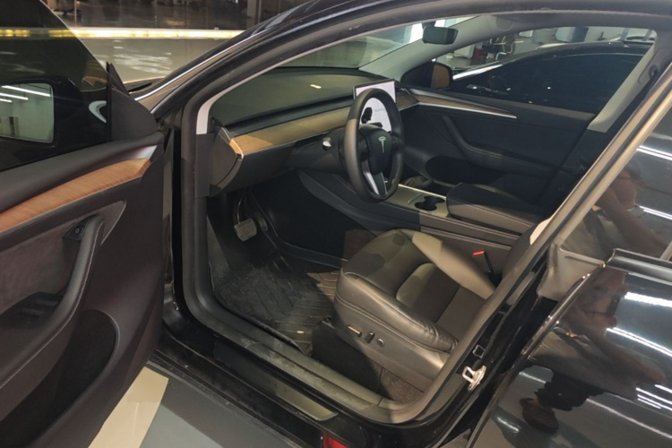 Tesla Model Y 2021 #16 Tesla Model Y 2021 car image #16