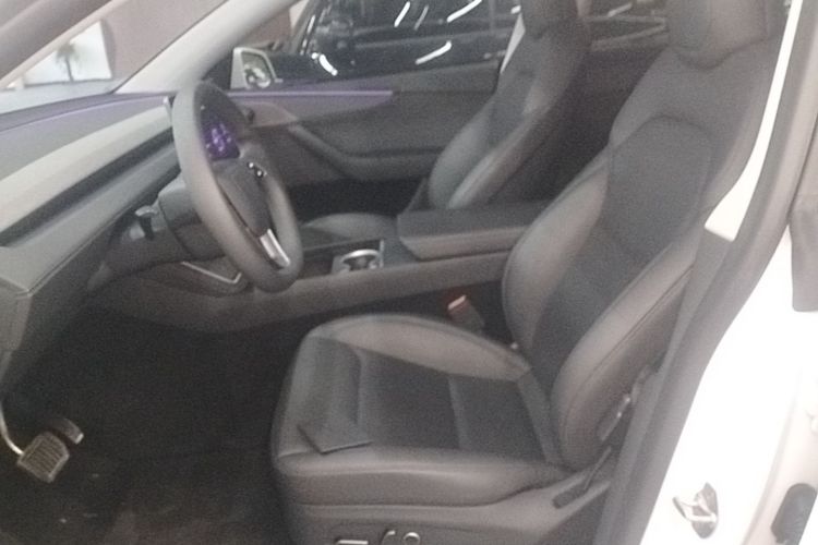 Tesla Model Y 2025 #15 Tesla Model Y 2025 car image #15