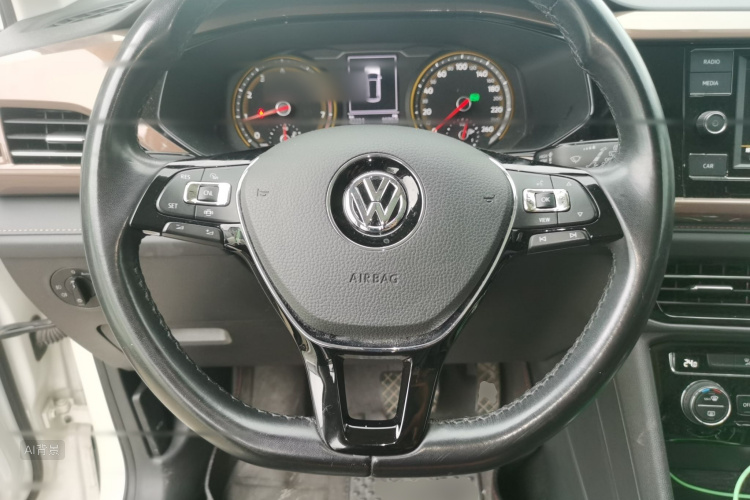 Volkswagen Tharu 2020 car image #12