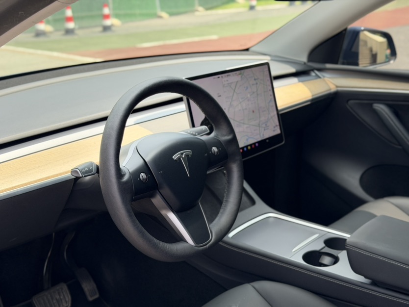 Tesla Model Y 2021 #5 Tesla Model Y 2021 car image #5