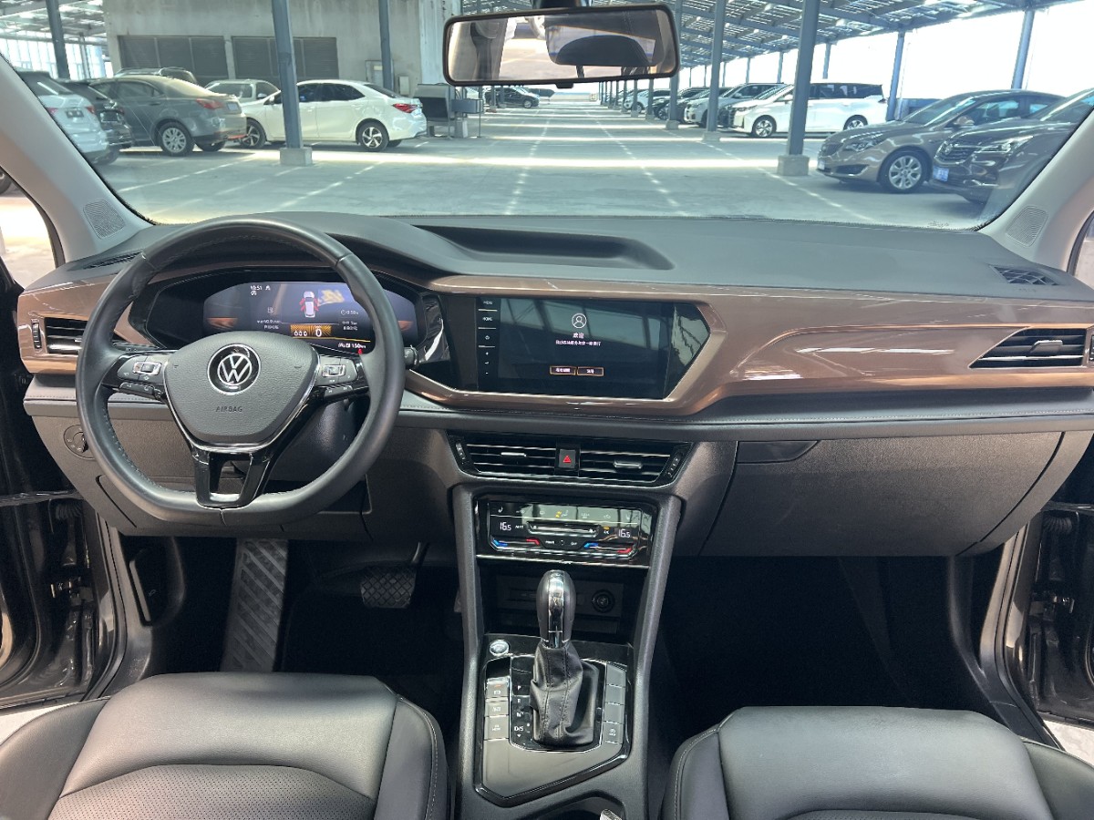 Volkswagen Tharu 2022 car image #9