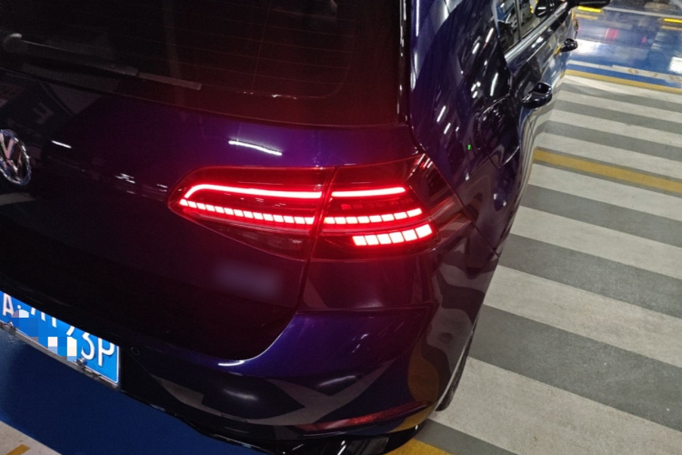 Volkswagen Golf 2020 car image #8