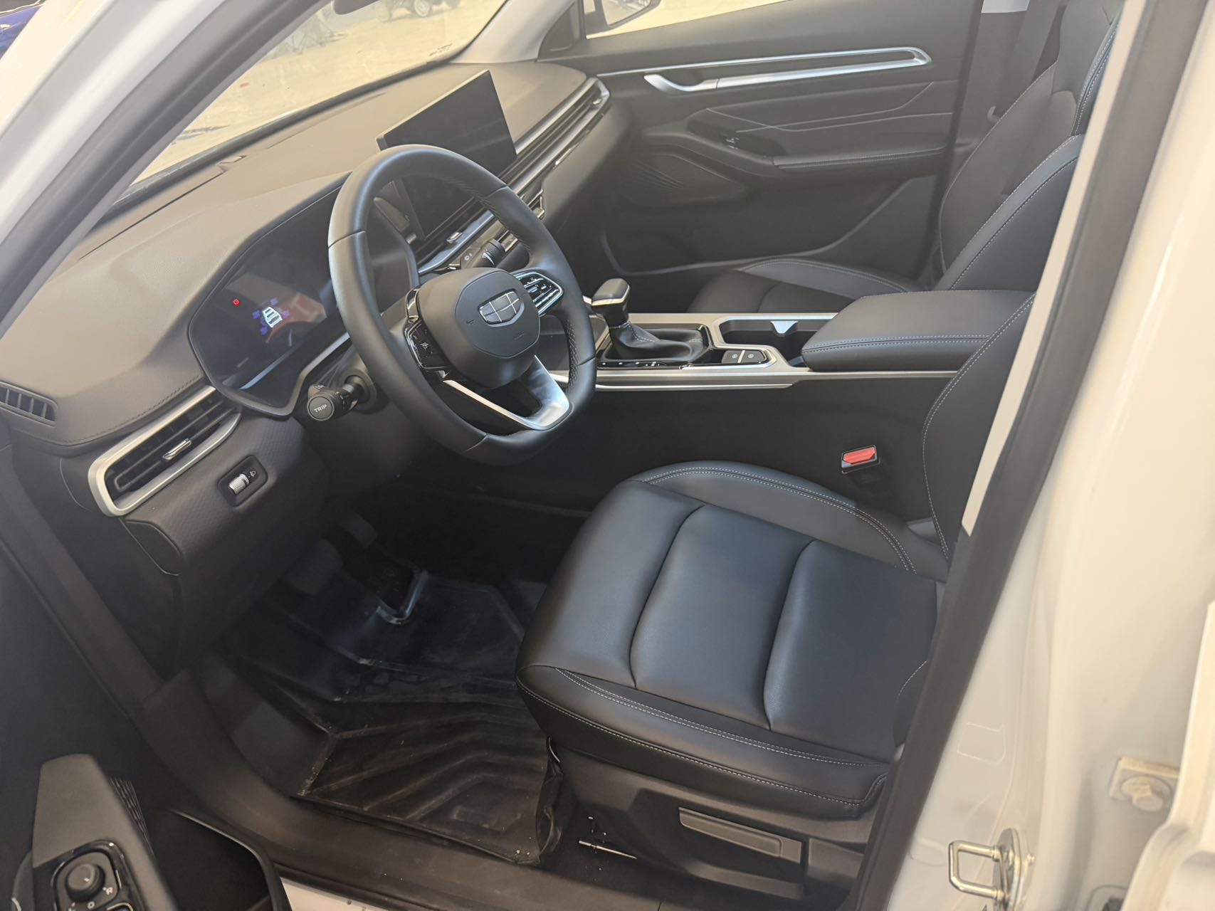 GEELY Emgrand 2025 car image #7