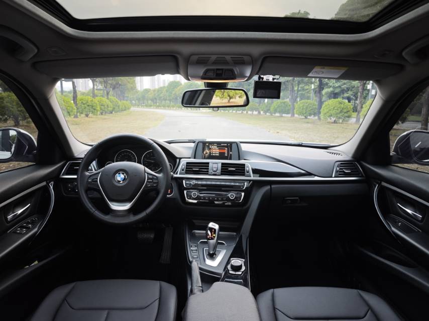 BMW 3 Series 2017 #8 BMW 3 Series 2017 car image #8