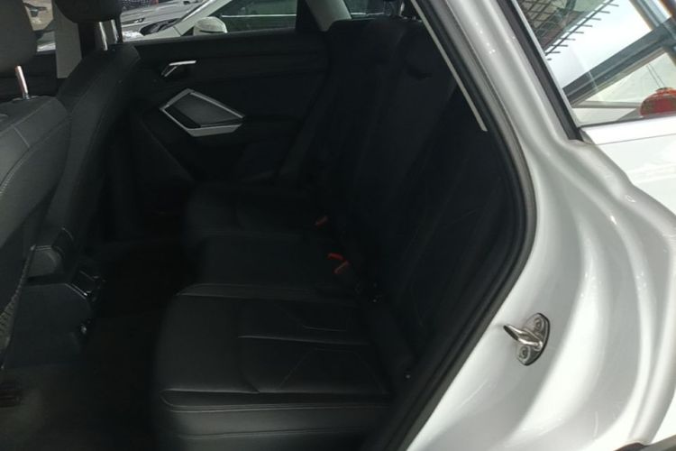 Audi Q3 2020 car image #13