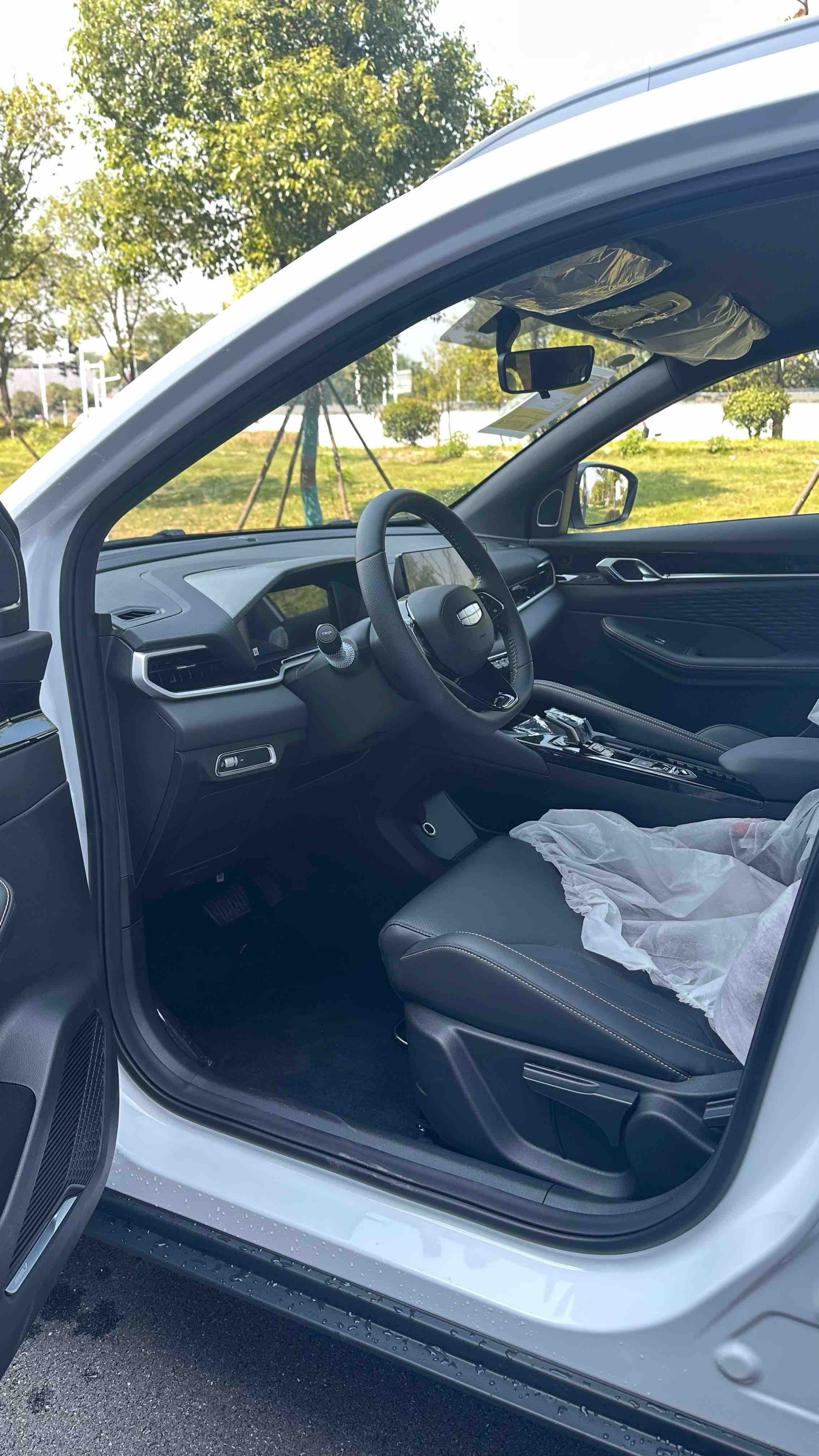 GEELY Coolray 2026 #3 GEELY Coolray 2026 car image #3