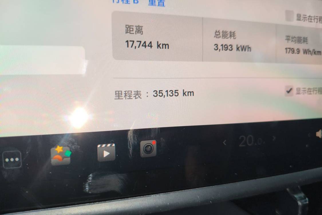 Tesla Model Y 2024 #25 Tesla Model Y 2024 immagine di auto #25