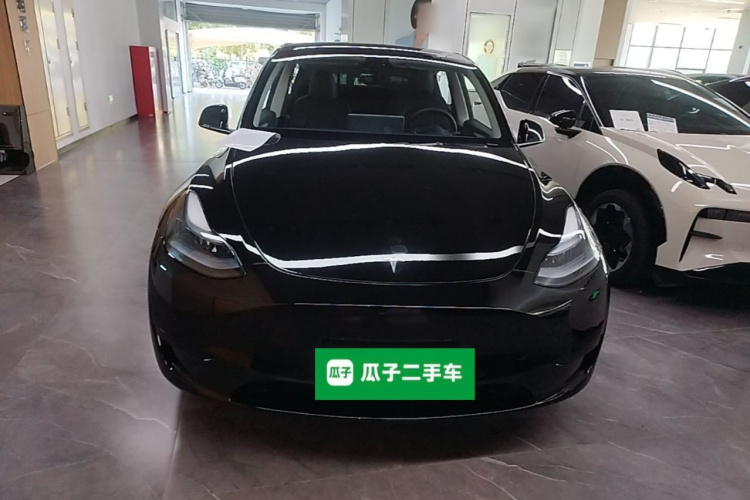 Tesla Model Y 2023 car image #3