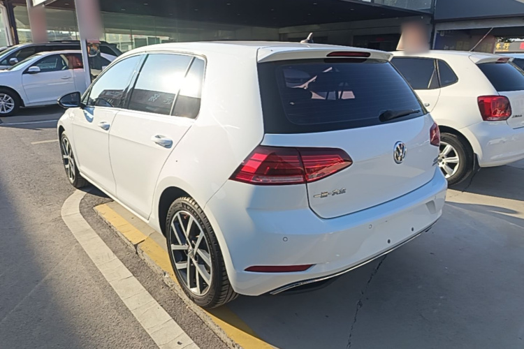 Volkswagen Golf 2020 car image #5