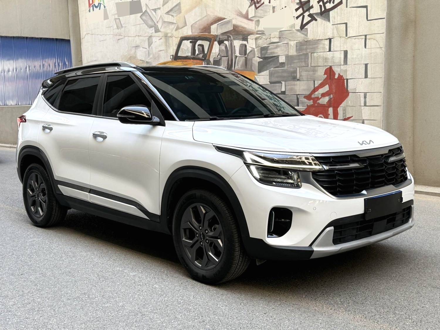 Kia Seltos 2023 car image #2