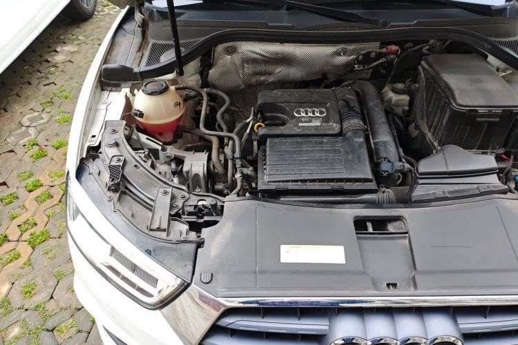 Audi Q3 2018 car image #28