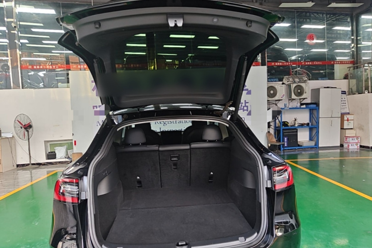 Tesla Model Y 2021 car image #19