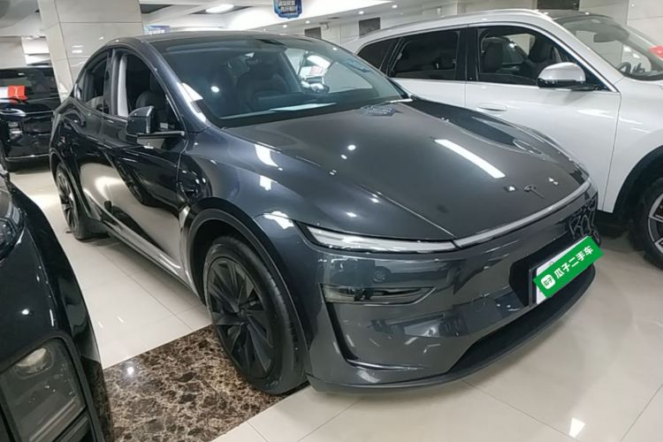 Tesla Model Y 2025 #6 Tesla Model Y 2025 car image #6
