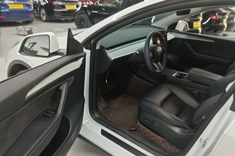 Tesla Model Y 2024 #16 Tesla Model Y 2024 car image #16