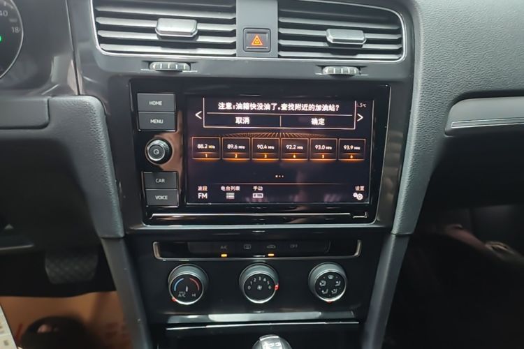 Volkswagen Golf 2019 car image #13