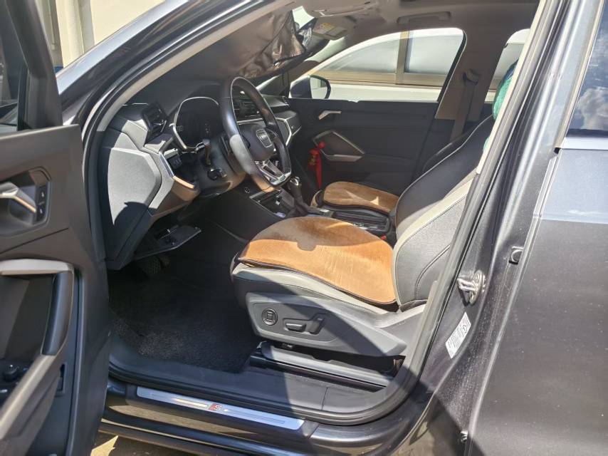 Audi Q3 2023 car image #5