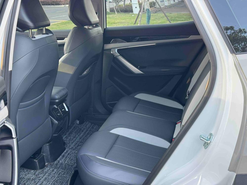 GEELY Boyue L 2025 car image #18