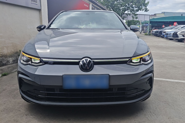 Volkswagen Golf 2024 car image #3