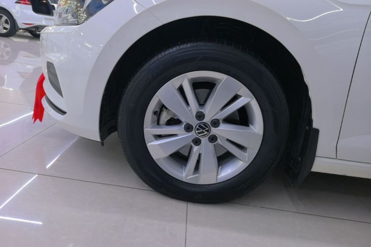 Volkswagen Polo 2021 car image #9