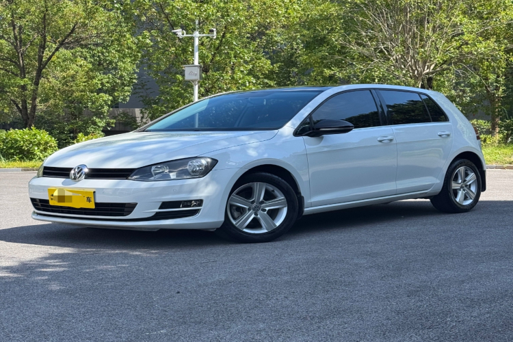 Volkswagen Golf 2018 car image #2