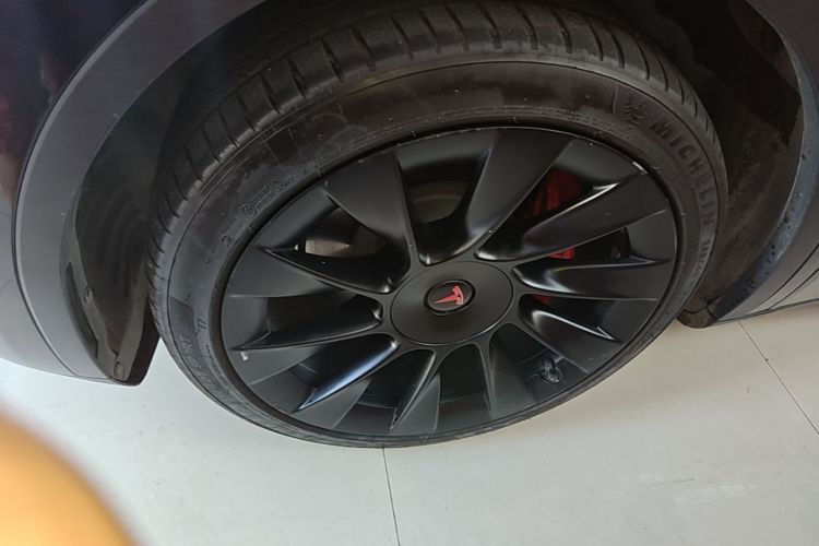 Tesla Model Y 2022 car image #9
