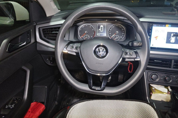 Volkswagen Polo 2019 car image #12