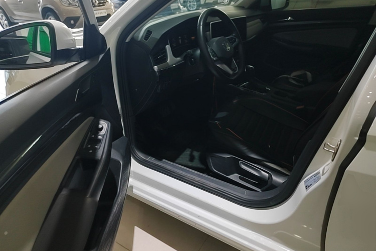 Volkswagen Bora 2023 car image #16