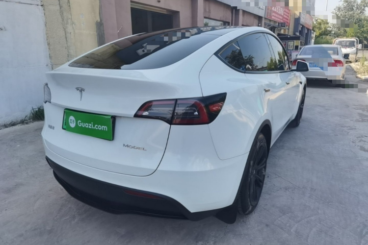Tesla Model Y 2023 #5 Tesla Model Y 2023 car image #5