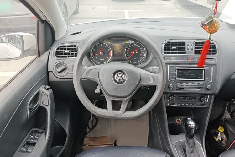 Volkswagen Polo 2015 #11 Volkswagen Polo 2015 car image #11