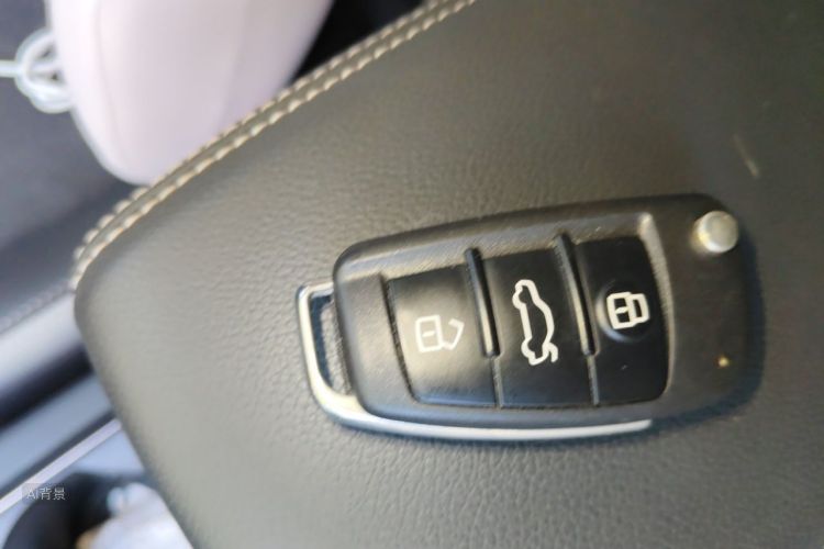 Audi Q3 2023 car image #10