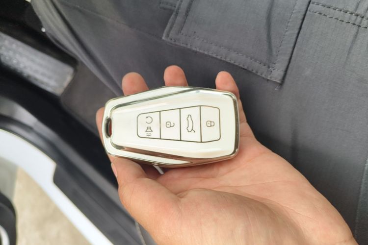 GEELY Emgrand 2019 car image #9