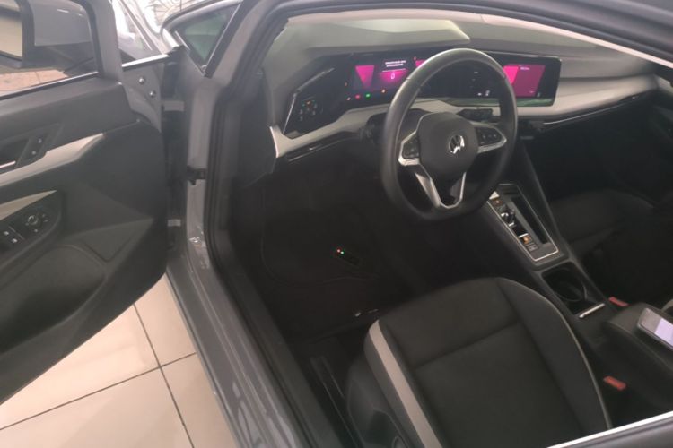 Volkswagen Golf 2021 car image #16