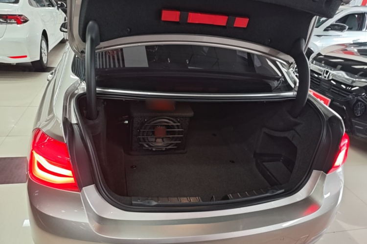 BMW 3 Series 2019 car image #19