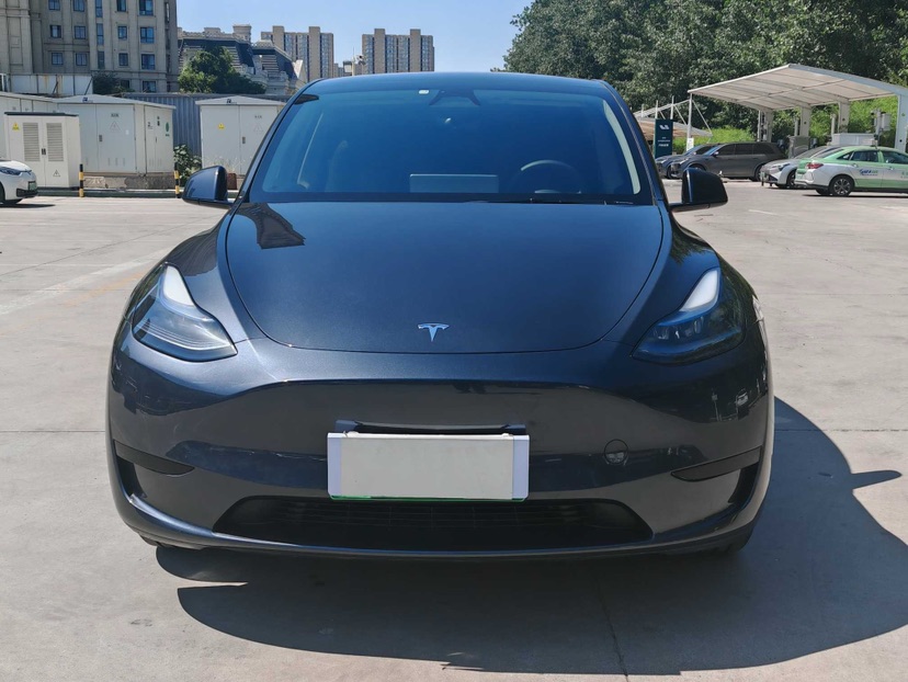 Tesla Model Y 2024 immagine di auto #2