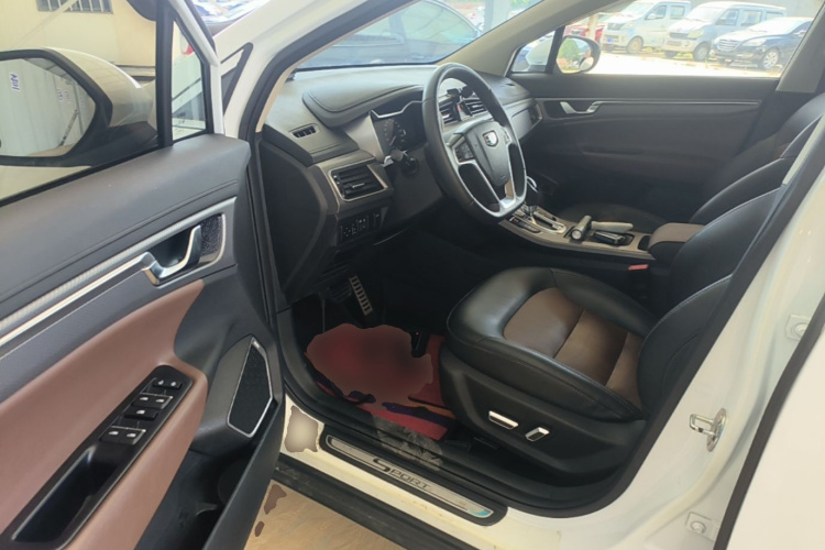 GEELY Emgrand GS 2018 car image #16