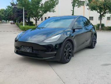 Tesla Model Y 2023 immagine di auto 