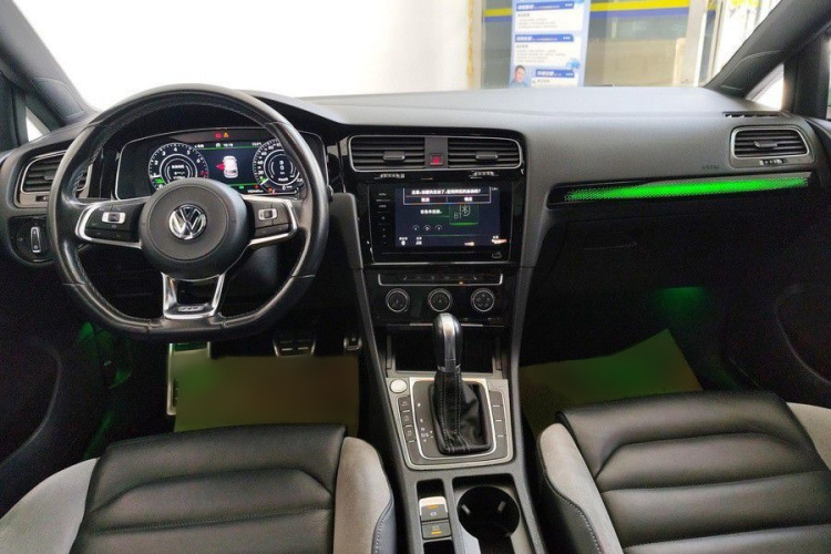 Volkswagen Golf 2020 car image #9
